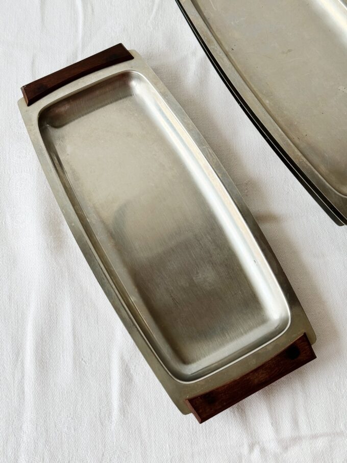 Medium size Vintage mid century 70s stainless steel metal serving plate platter with wooden handles / 28 cm