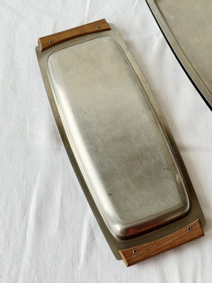 Medium size Vintage mid century 70s stainless steel metal serving plate platter with wooden handles / 28 cm